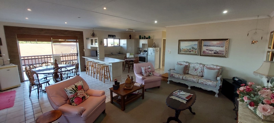 5 Bedroom Property for Sale in Wavecrest Eastern Cape